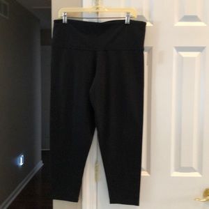 Woman’s Victoria Sport Capri leggings